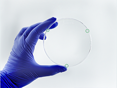 �������͸����������������ȷ���޾���ͬʱ�������彻��